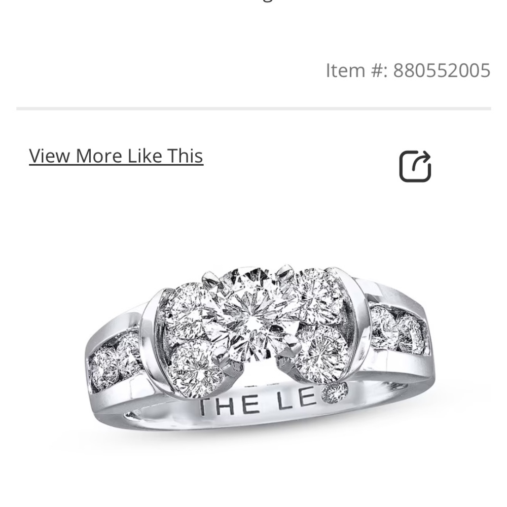The Leo engagement ring with 8 small diamonds and one center diamond